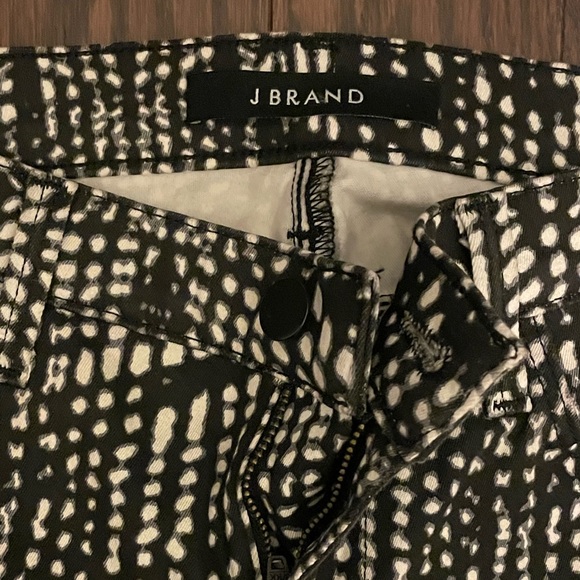 JBrand stretchy skinny jean. Size 26. Never worn. Black white design - Picture 4 of 5